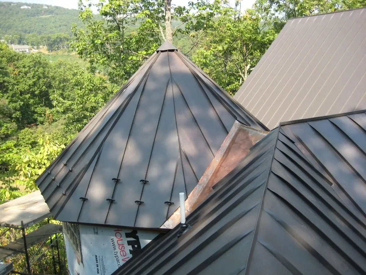 Professional Roof Tarp Installation by Craftsman Roofing in West Rock